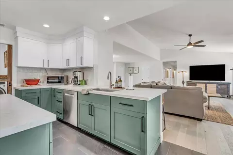 Kitchen - 31697 Gordon Dr, Exeter, CA 93221 photo 4 of 8