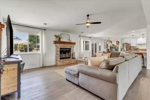 Living - 31697 Gordon Dr, Exeter, CA 93221 photo 1 of 3
