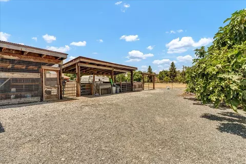 Exterior - 31697 Gordon Dr, Exeter, CA 93221 photo 10 of 12