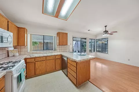 1437 E Vassar Ave, Visalia, CA 93292 photo 12