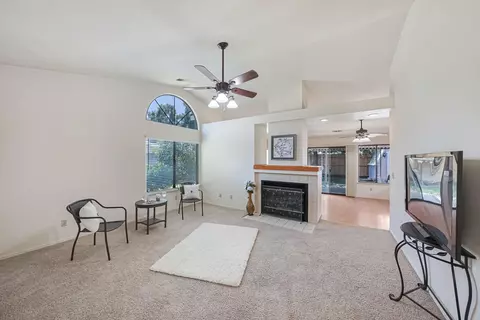 1437 E Vassar Ave, Visalia, CA 93292 photo 2