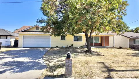 793 Pioneer Ave, Porterville, CA 93257