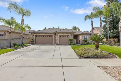 5855 W Oriole Ave, Visalia, CA 93291