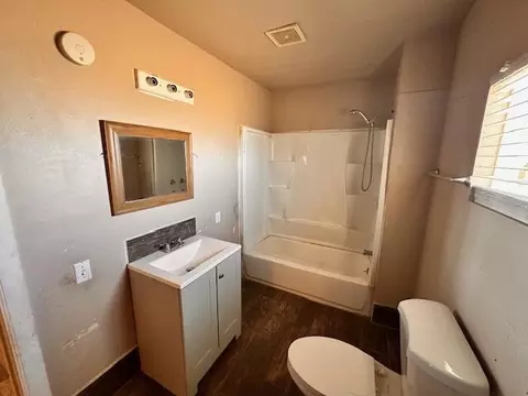 Bath - 3324 62 Ave, Alpaugh, CA 93201 photo 1 of 1