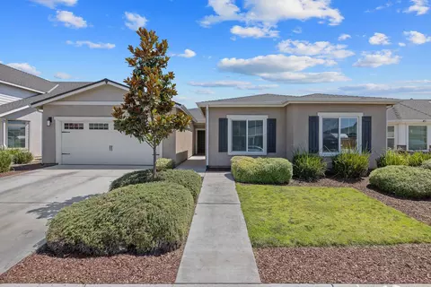 1851 Softwind Dr, Tulare, CA 93274