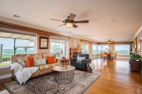 23124 Round Valley Dr, Lindsay, CA 93247