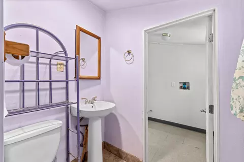 Bath - 39688 Rd 56, Dinuba, CA 93618 photo 4 of 5