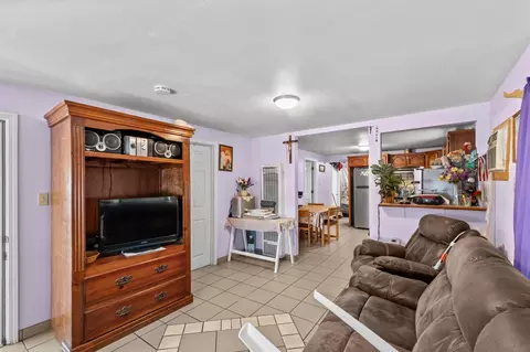 Living - 39688 Rd 56, Dinuba, CA 93618 photo 2 of 2