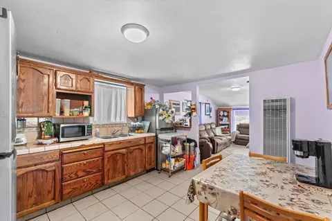Kitchen - 39688 Rd 56, Dinuba, CA 93618 photo 4 of 6