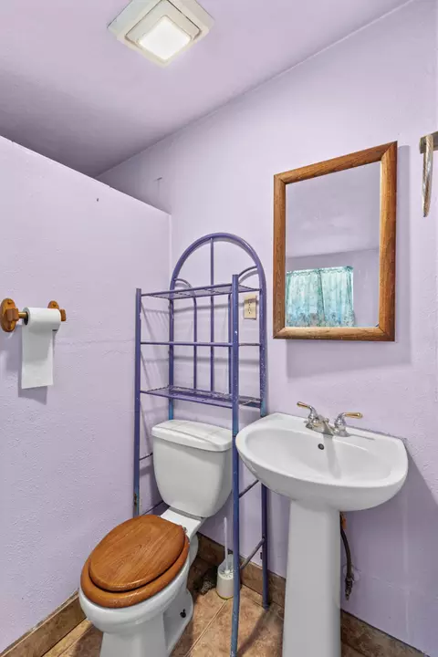 Bath - 39688 Rd 56, Dinuba, CA 93618 photo 5 of 5