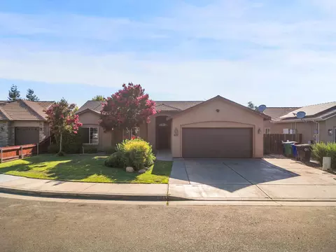927 Shadowood Pl, Porterville, CA 93257