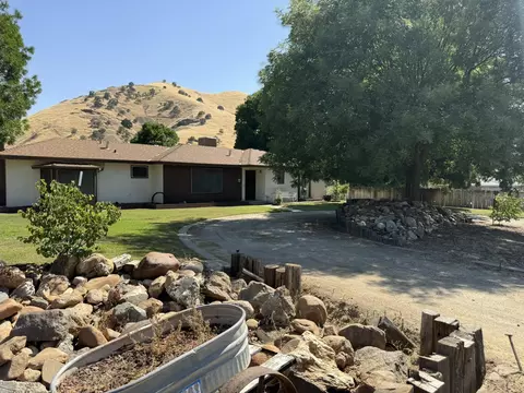 32425 Success Valley Dr, Porterville, CA 93257