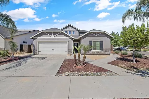 2329 N Hall Ct, Visalia, CA 93291