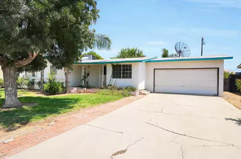 666 N Pepper St, Woodlake, CA 93286