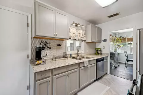 731 W D St, Lemoore, CA 93245 photo 14