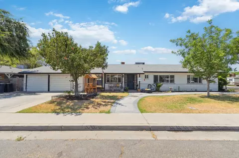731 W D St, Lemoore, CA 93245
