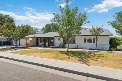 731 W D St, Lemoore, CA 93245 photo 3