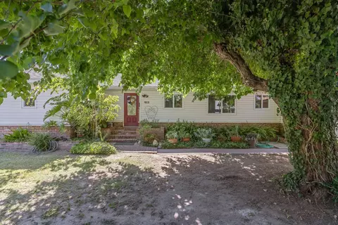 411 N Fairway St, Visalia, CA 93291