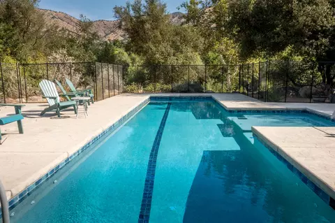 Exterior - 43355 Sierra Dr #C, Three Rivers, CA 93271 photo 3 of 8
