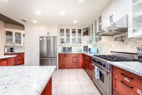 Kitchen - 43355 Sierra Dr #C, Three Rivers, CA 93271 photo 2 of 4