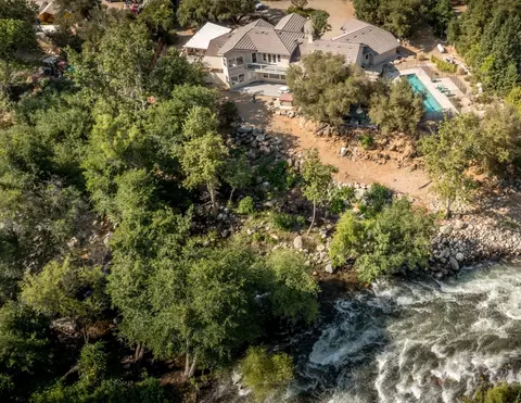 View/Area - 43355 Sierra Dr #C, Three Rivers, CA 93271 photo 2 of 3