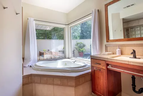 Bath - 43355 Sierra Dr #C, Three Rivers, CA 93271 photo 2 of 4