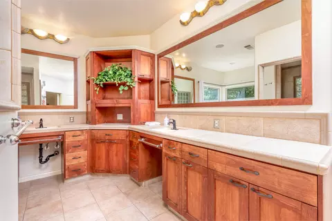 Bath - 43355 Sierra Dr #C, Three Rivers, CA 93271 photo 1 of 4