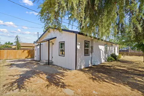 Exterior - 1321 E Olive Way, Dinuba, CA 93618 photo 4 of 4