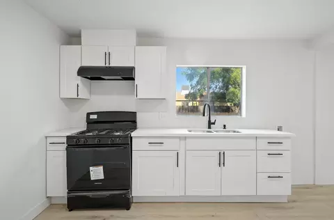 Kitchen - 1321 E Olive Way, Dinuba, CA 93618 photo 2 of 4