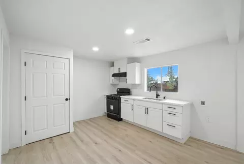 Entry Way - 1321 E Olive Way, Dinuba, CA 93618 photo 3 of 3