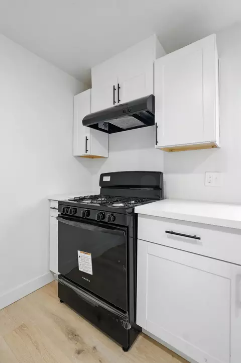 Kitchen - 1321 E Olive Way, Dinuba, CA 93618 photo 3 of 4