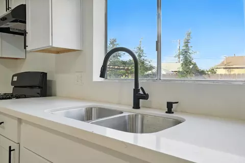 Kitchen - 1321 E Olive Way, Dinuba, CA 93618 photo 4 of 4