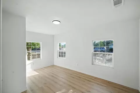 Living - 1321 E Olive Way, Dinuba, CA 93618 photo 1 of 1