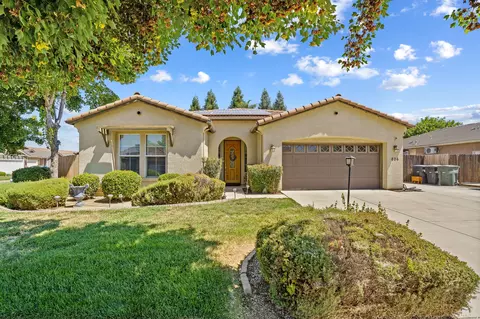 806 E Chestnut Ct, Visalia, CA 93292