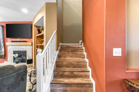 Entry Way - 2069 E Duff Ave, Reedley, CA 93654 photo 2 of 4
