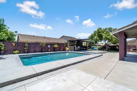 Exterior - 2069 E Duff Ave, Reedley, CA 93654 photo 4 of 8