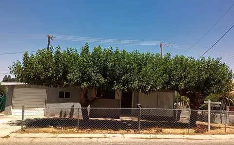 988 E Putnam Ave, Porterville, CA 93257