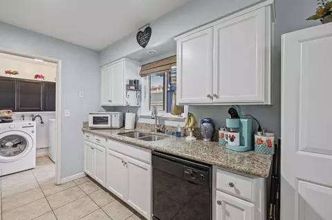 990 Linda Ln, Lemoore, CA 93245 photo 8