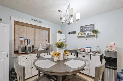 990 Linda Ln, Lemoore, CA 93245 photo 5