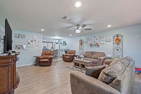 990 Linda Ln, Lemoore, CA 93245 photo 3