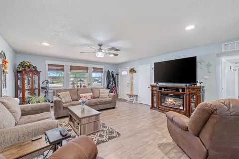 990 Linda Ln, Lemoore, CA 93245 photo 4