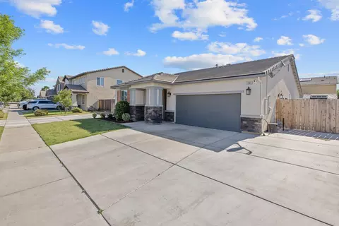 1066 Jade Way, Lemoore, CA 93245 photo 2