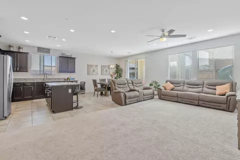1066 Jade Way, Lemoore, CA 93245 photo 9