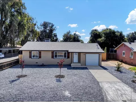 1411 N Brown St, Hanford, CA 93230