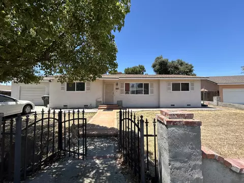979 Avon Dr, Tulare, CA 93274