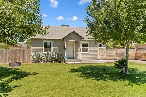 1014 N Rinaldi St, Visalia, CA 93291