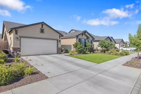 2325 E Copper Ct, Visalia, CA 93292 photo 2