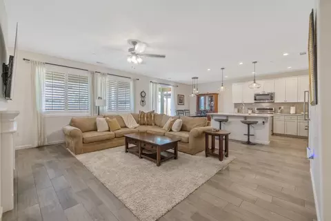 2325 E Copper Ct, Visalia, CA 93292 photo 15