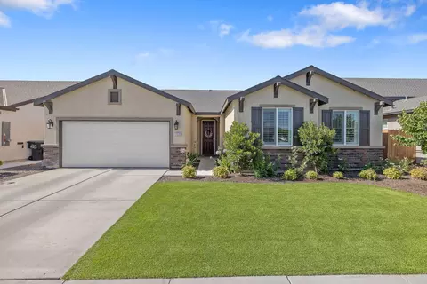 2325 E Copper Ct, Visalia, CA 93292