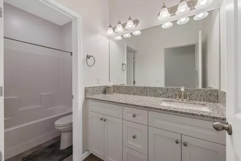 2325 E Copper Ct, Visalia, CA 93292 photo 9